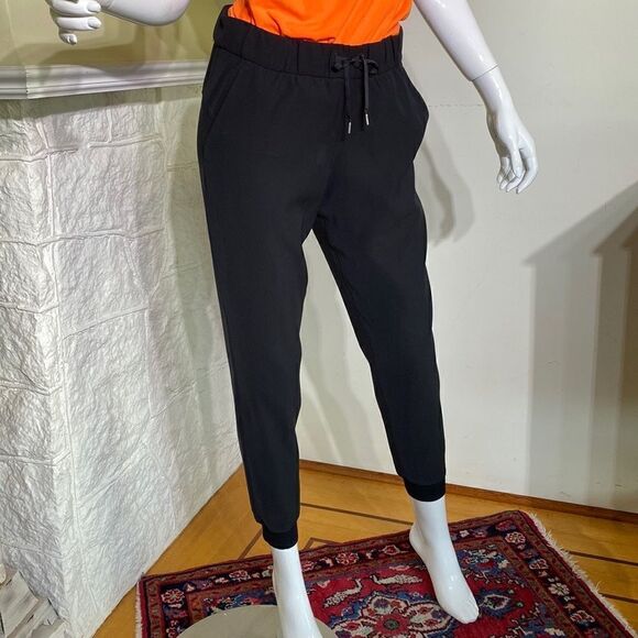 Lululemon On The Fly Jogger Woven Black - Picture 2 of 15